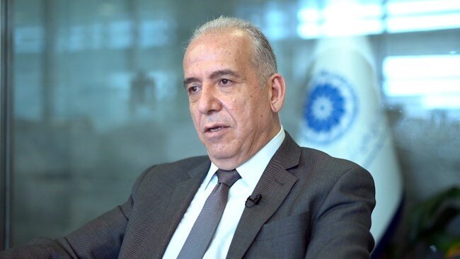 رییس اتاق ایران و چین: کشور در وضعیت نرمال قرار ندارد/  اکنون زمان گران کردن دلار یا بنزین نیست