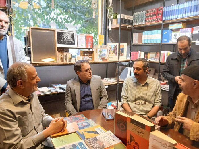 زنده ماندن در روزگاری که رستوران‌های نوپا از کتاب‌فروشی‌های قدیمی معروف‌ترند/ در دوازدهمین آئین کتاب‌گردی چه گذشت؟