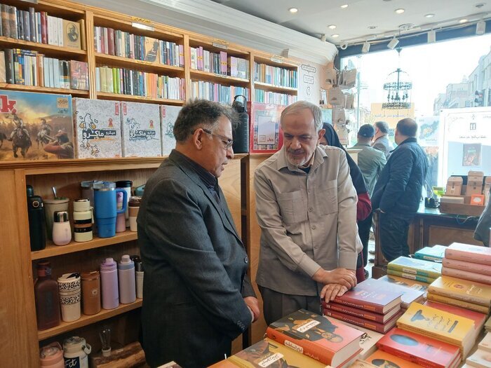 زنده ماندن در روزگاری که رستوران‌های نوپا از کتاب‌فروشی‌های قدیمی معروف‌ترند/ در دوازدهمین آئین کتاب‌گردی چه گذشت؟