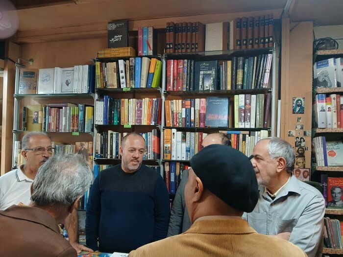 زنده ماندن در روزگاری که رستوران‌های نوپا از کتاب‌فروشی‌های قدیمی معروف‌ترند/ در دوازدهمین آئین کتاب‌گردی چه گذشت؟