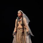 زنی که برای برگشت برکت به باغ به عقد درخت درآمد/ گزارش تصویری نمایش «عروس انار»