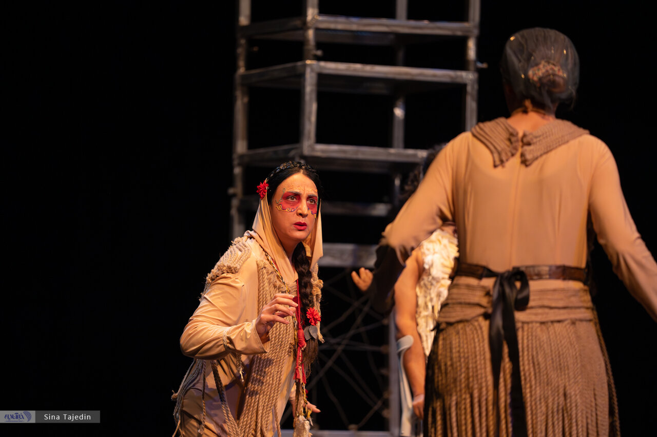 زنی که برای برگشت برکت به باغ به عقد درخت درآمد/ گزارش تصویری نمایش «عروس انار»