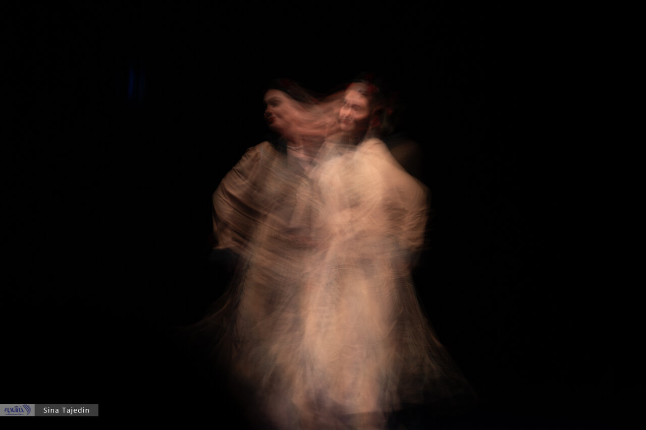 زنی که برای برگشت برکت به باغ به عقد درخت درآمد/ گزارش تصویری نمایش «عروس انار»