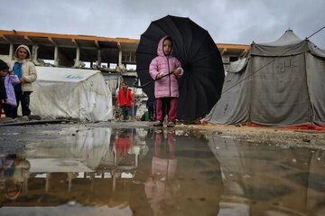 سازمان ملل: کودکان غزه بدون لباس کافی زیر باران می‌خوابند