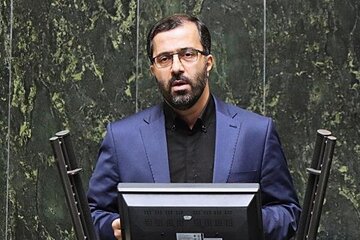 سخنگوی هیات رییسه مجلس: دولت تصمیمی برای افزایش قیمت بنزین ندارد اما …/ ۲۹ درصد از دارندگان خودرو برای امرار معاش استفاده می‌کنند