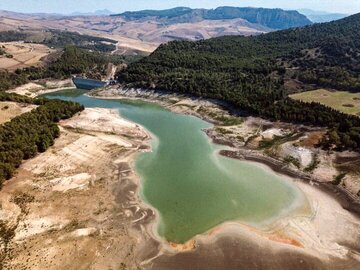 سد لار رکورددار فرار آب در بین سدهای دنیاست/ ۹۹ درصد مخزن عظیم این سد خالی شد