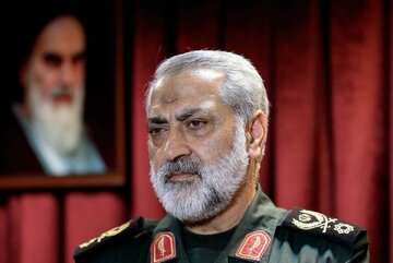 سردار شکارچی: لیبرال‌ها و سکولارهای خائن امروز طلبکار بسیجیان هستند/ جای تاسف است که فردی وطن فروش و دین فروش بگوید که تسلیم آمریکا شویم