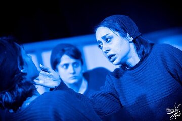 شاید با یه انتخاب دیگه، کلا یه آدم دیگه می‌شدی/ تئاتری که سعید روستایی، تهیه‌کنندگی می‌کند