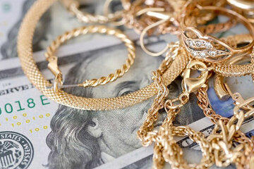 طلا یکبار دیگر سقوط کرد/ قیمت جدید طلای جهانی امروز ۱۳ آبانماه ۱۴۰۴