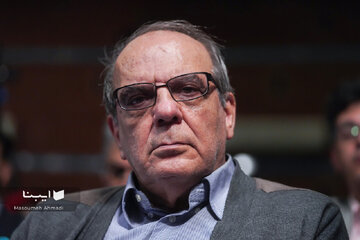 عباس عبدی: دنیای سیاست را با “نه” گفتن به همه چیز، به اندازه یک فنجان،کوچک کرده ایم