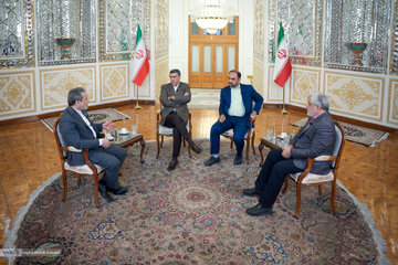 عباس عراقچی، مهمان اتاق سردبیری recive.ir/ تازه ترین خبرهای وزیر خارجه از مذاکره با آمریکا، رابطه با اروپا، همکاری با آژانس