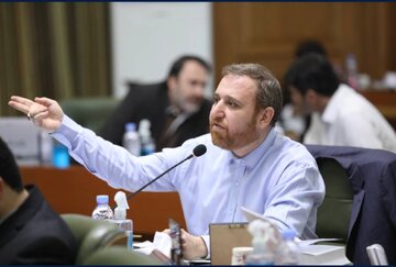 عضو شورای شهر: اگر زاکانی حکمرانی نمایشی نداشت تهران با این حجم بحران روبه‌رو نبود