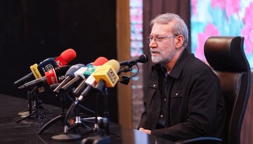 علی لاریجانی: رهبری در جنگ با فرماندهان در تماس بودند/ خداوند این مرد نستوه الهی را یاری کرد و ملت را نجات داد/ طراحی رهبر انقلاب صحنه را تغییر داد