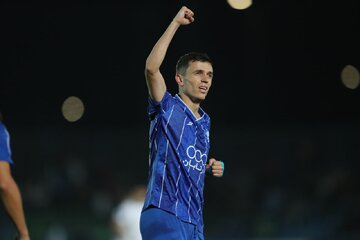 عکس | استوری طعنه‌آمیز ستاره استقلال/ له کردن بادکنک قرمز!