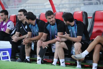 عکس| بهت کاپیتان‌های محبوب استقلال روی نیمکت