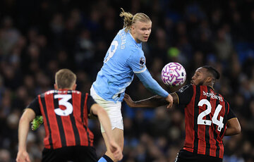 عکس | تحقیر بچه غول مقابل غول بزرگ!