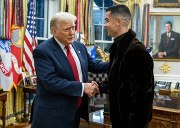 عکس| توضیح ترامپ به رونالدو از بمباران مراکز هسته‌ای ایران با جنگنده‌های B2