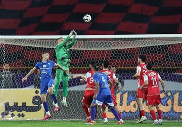 عکس| دیسبک سنگین استقلال خوزستان به پوستر پرسپولیس