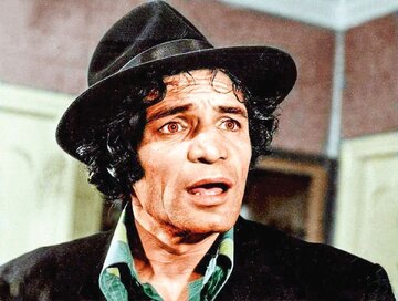 عکس/ رضا بیک‌ایمان‌وردی در کابین یک خلبان؛ دهه ۷۰