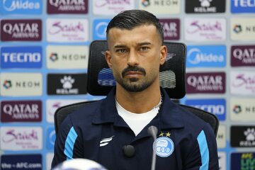 عکس| لباس استقلال بر تن پدر پرسپولیسی رامین رضاییان