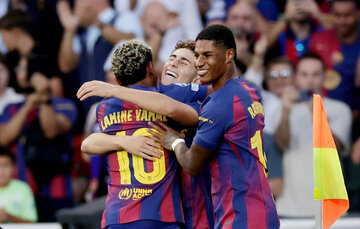 عکس | کدام ایرانی برای بارسلونا لباس می‌دوزد؟