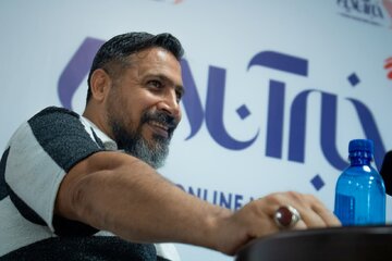 قلیان می‌کشم اما نه دزدم نه هیز!