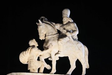 مجسمه تازه میدان انقلاب و چند ایراد