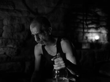 مردی میانسال مالک یک روستای خالی/ فیلمی سیاه و سفید و بدون دیالوگ/ «مرد خاموش» پس از جشنواره به سینماها می‌آید