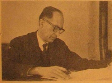 مردی که تمام بی‌دانشی و بی‌مسئولیتی دوره خود را جبران کرد/ این مرد چرا در عکس‌های پنجاه‌وخرده‌ای سالگی‌اش، این‌قدر شکسته و فرتوت است؟