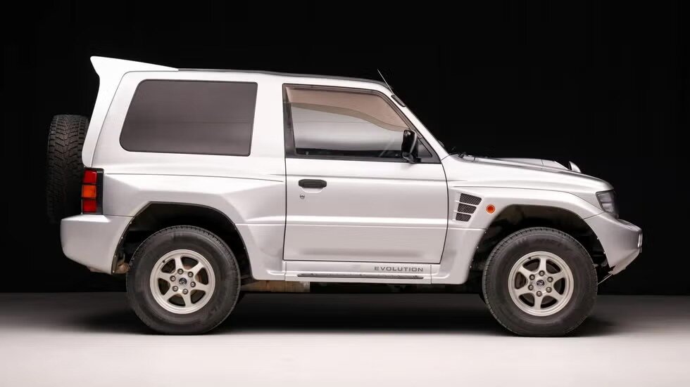 میتسوبیشی پاجرو با قدرت و طراحی استثنایی، به حراجی می‌رود /عکس