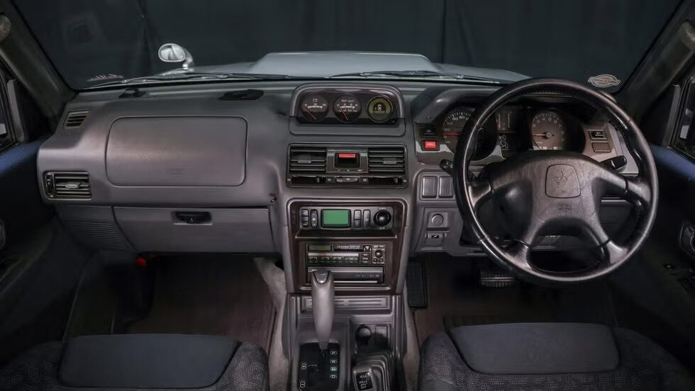 میتسوبیشی پاجرو با قدرت و طراحی استثنایی، به حراجی می‌رود /عکس