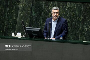 نماینده سوال کننده از وزیر بهداشت قانع نشد؛ ۱۶۰ نماینده مجلس قانع شدند