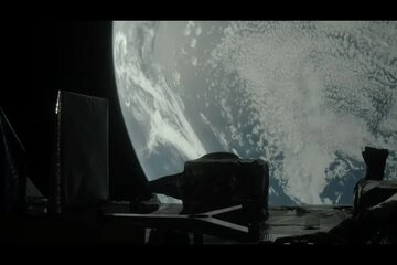 نمایی خیره‌کننده از زمین و ماه در یک قاب / عکس