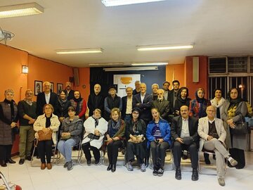 نویسندگان خویشاوندان یکدیگرند