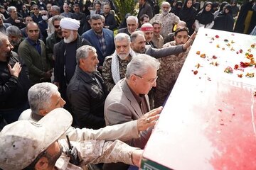 وداع قزوینی‌ها با شهید گمنام دفاع مقدس