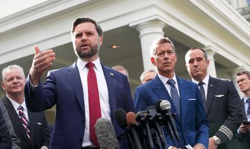 ونس به کنگره هشدار داد: این نمایش مسخره را تمام کنید