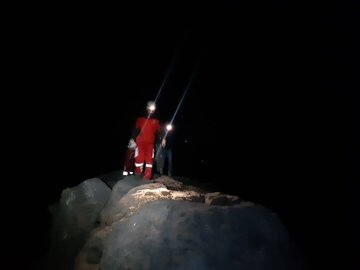 پایان خوش ماجرای نوجوان گرفتار میان صخرههای ابهر