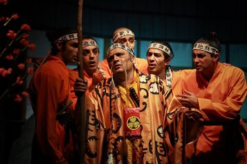 کارگردان «مادر کیو»: پذیرفتند که برای دو شخصیت زن به طور کامل از کلاه‌گیس استفاده کنیم