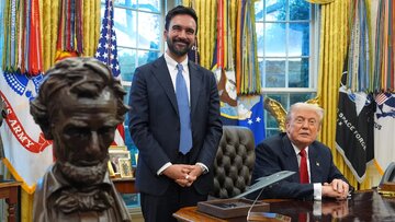 یک لبخند و دو روایت در یک اتاق؛ این دیدار چیزی بیش از عکس یادگاری دو سیاستمدار بود