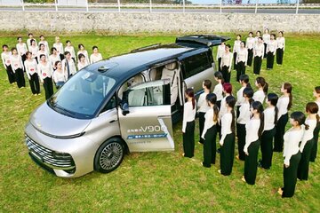 ۴۲ نفر در یک خودرو! / رکورد گینس شکست