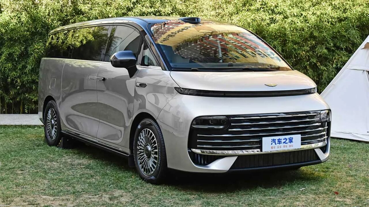 ۴۲ نفر در یک خودرو! / رکورد گینس شکست