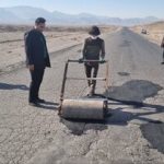 آغاز عملیات لکه‌گیری و مرمت آسفالت جاده درین