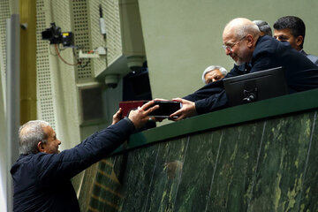 آلبوم تاریخی تقدیم لایحه بودجه به مجلس/ از میرحسین موسوی تا مسعود پزشکیان + تصاویر