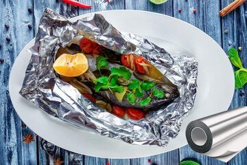 آیا استفاده از فویلهای آلومینیومی خطرناک است؟/ چه غذاهایی نباید با فویل در تماس باشند/ کاربرد کاغذ نسوز چیست؟