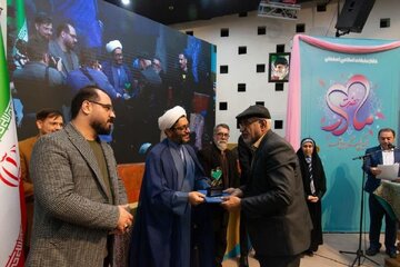 اثر شاعر چهارمحال و بختیاری در پنجمین کنگره ملی شعر حضرت مادر برگزیده شد