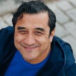 از زمین فوتبال تا آنتن زنده؛ خداداد عزیزی در حلقه پایانناپذیر بحرانها