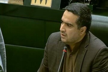 اسحاقی: وزرا احساس نکنند در دولت گوشه امنی دارند و به هیچ وجه استیضاح نخواهند شد/ نیکزاد: استیضاح وزرا از دستور کار مجلس خارج نشده است