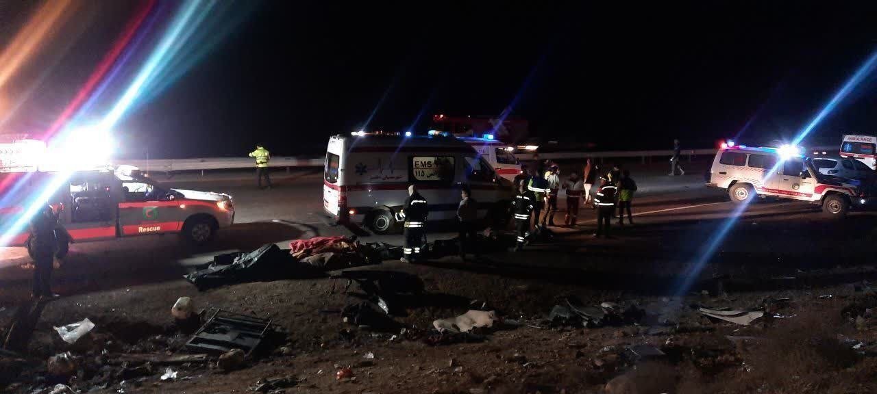 افزایش جانباختگان حادثه واژگونی اتوبوس/ تصاویر حادثه