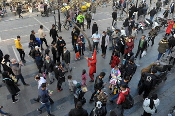 افزایش لجاجت جمعی درپی شادی اجباری/ طبقه فرودست شادی میکند تا دوام بیاورد، شادی طبقه فرادست برای نمایش منزلت است