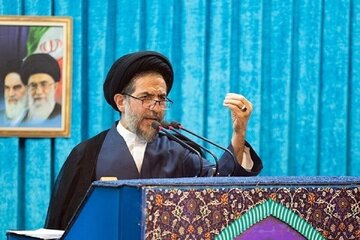 امام جمعه تهران: سیستم بانکی کشور دچار فساد است/ دولتمردان با مردم صحبت کنند و بگویند ساختار اقتصاد را چگونه میتوان اصلاح کرد